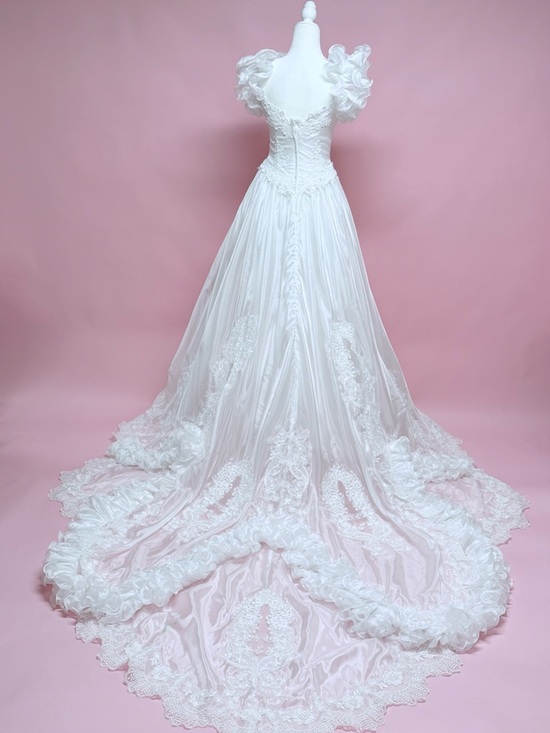 Unbranded Dresses & Skirts - Elegant White Vintage Lace Ballgown Wedding Dress